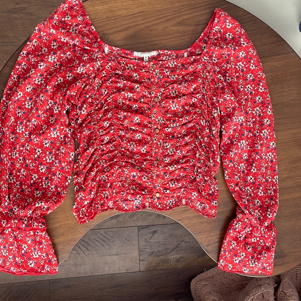 Beautiful flower patterned button up ruched gimmicks by BKE blouse